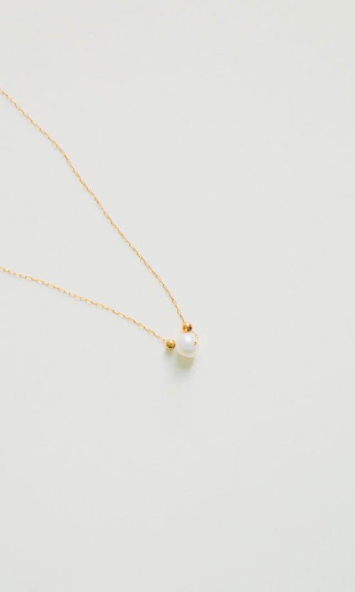 Simple Pearl Pendant Necklace